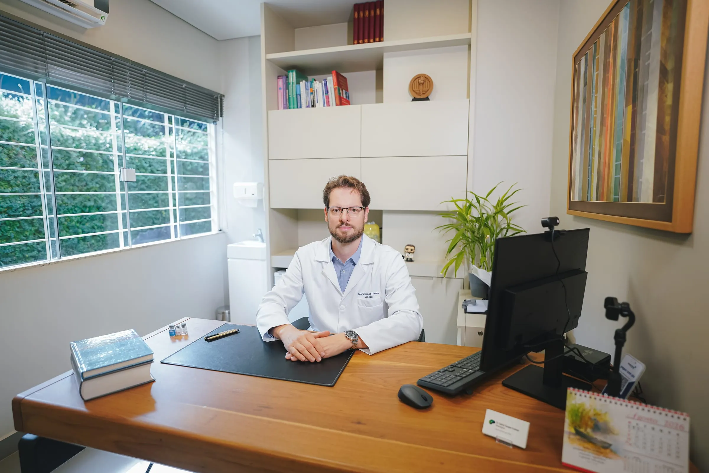 Consultório de neurologia preparado para atendimento